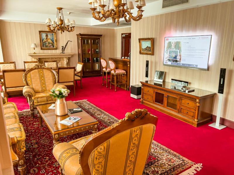 Presidential Suite image 3