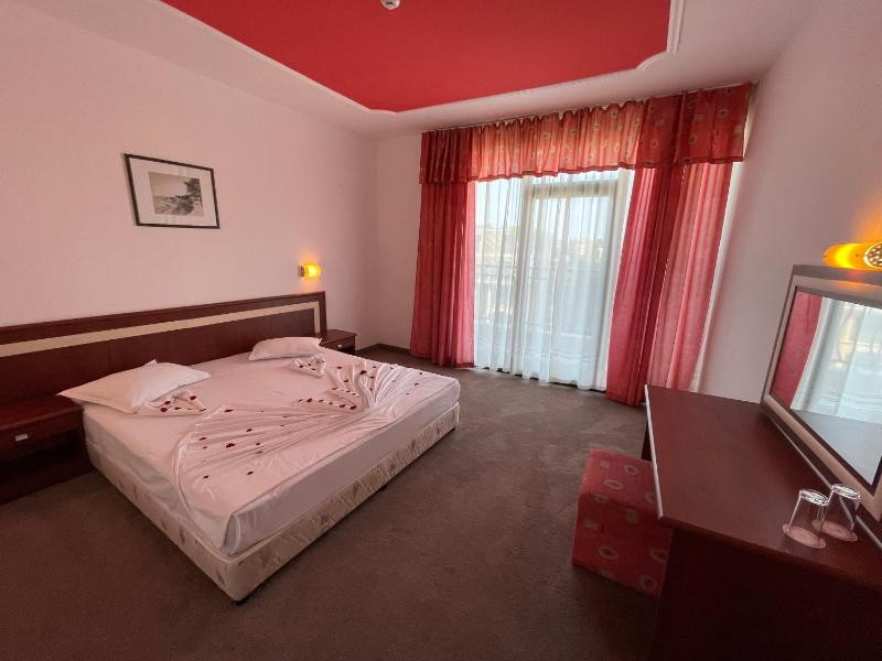 Apartment with Balcony (2 Adults + 2 Children) image 4