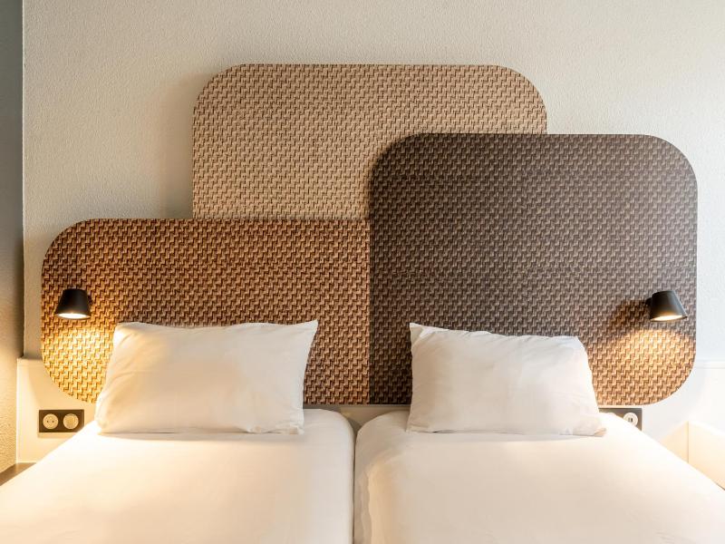 Standard Twin Room image 2