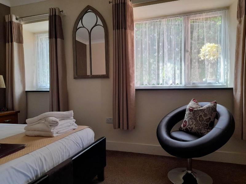 Double Room with Garden View image 3