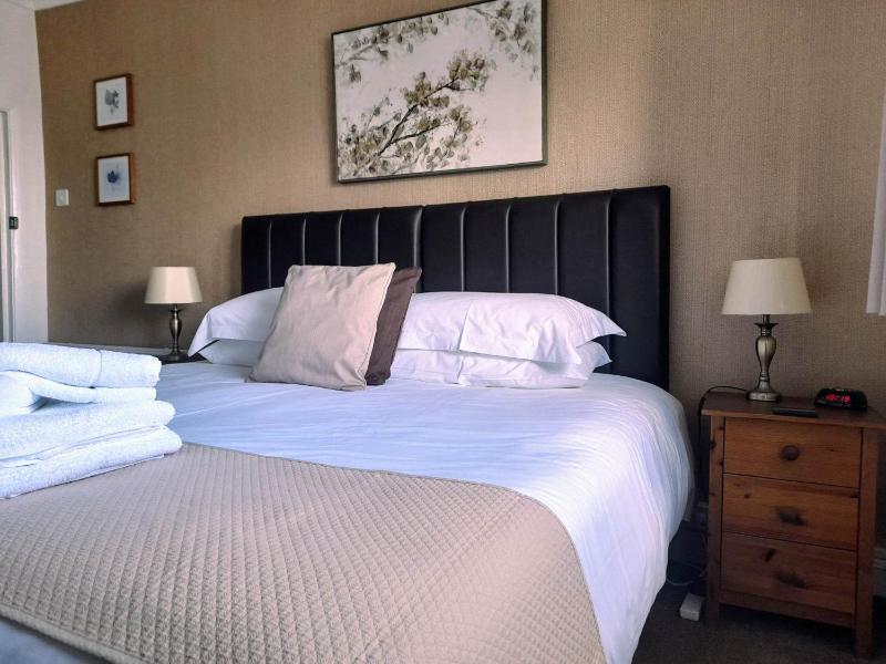Deluxe Double or Twin Room with Sea View image 3