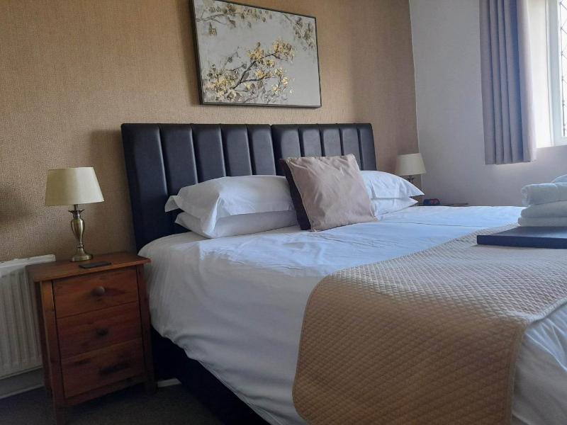 Deluxe Double or Twin Room with Sea View image 4