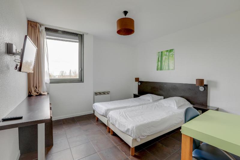 Studio (2 Single Beds) image 1