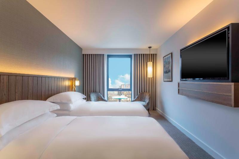 Twin Room image 4