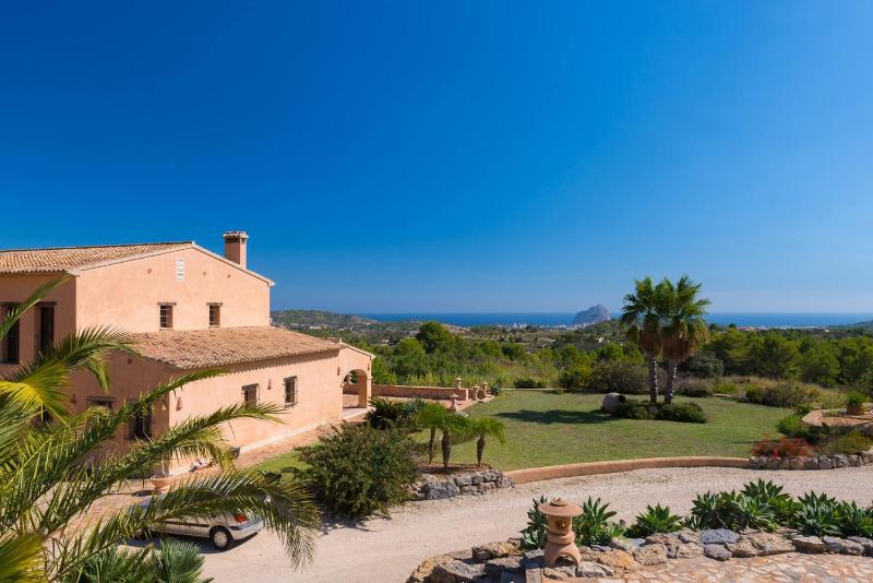 Deluxe Villa image 2