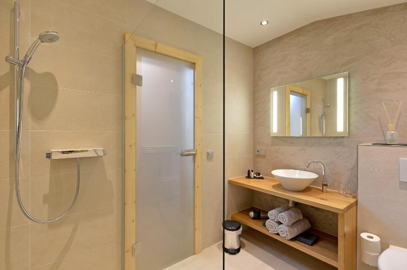 Deluxe Double Room image 3
