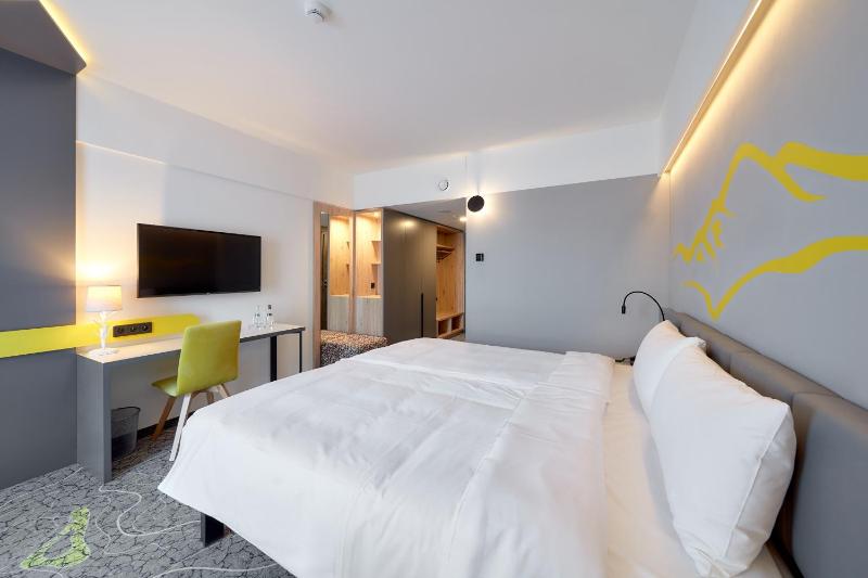 Standard Double Room with One Double Bed image 4