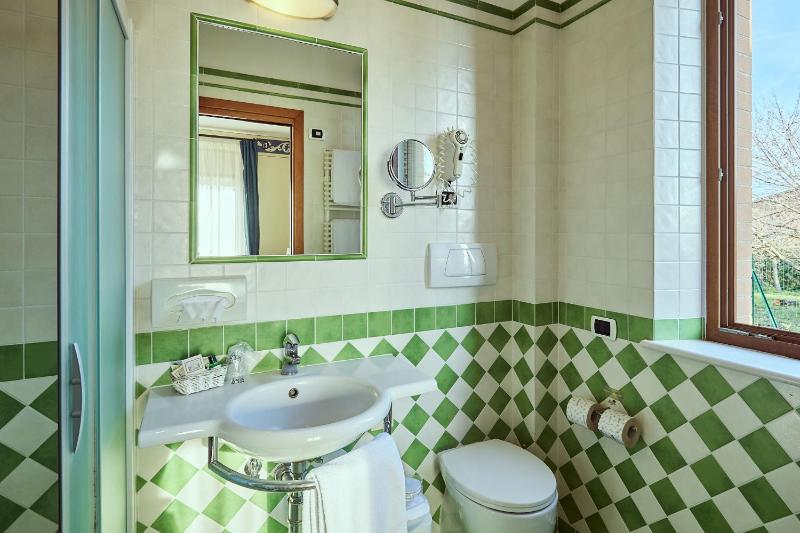Double Room with Balcony and Valley View image 4