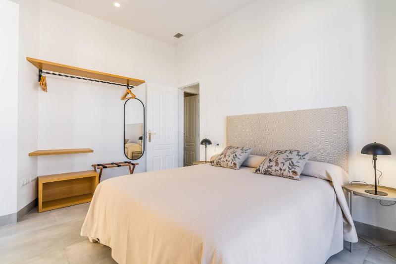 CASA DE LA VEGA SUITES - image 44