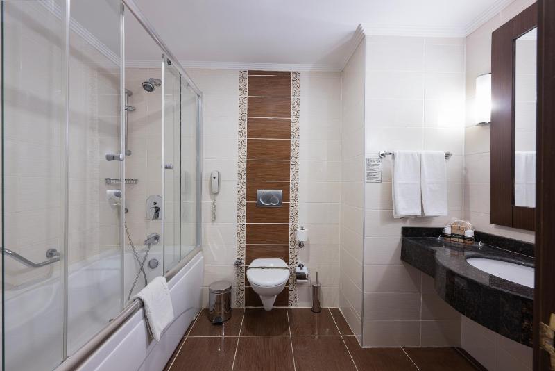 Deluxe Double or Twin Room with City View image 2