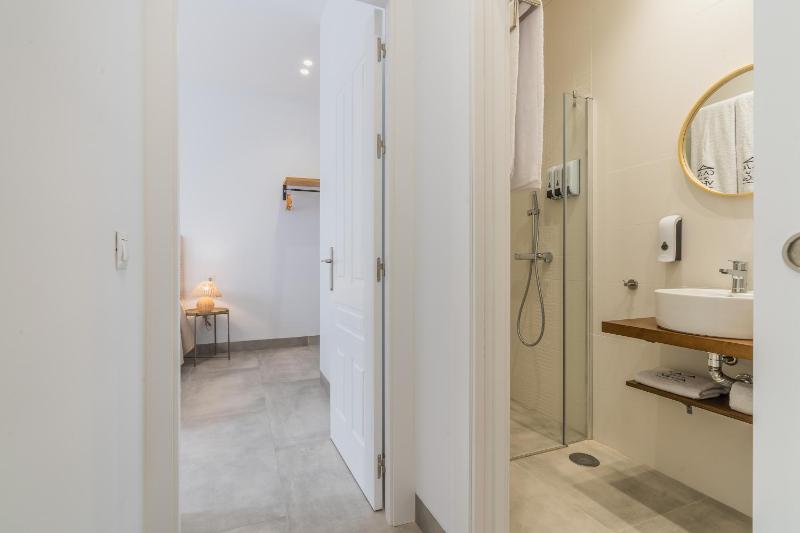 CASA DE LA VEGA SUITES - image 16