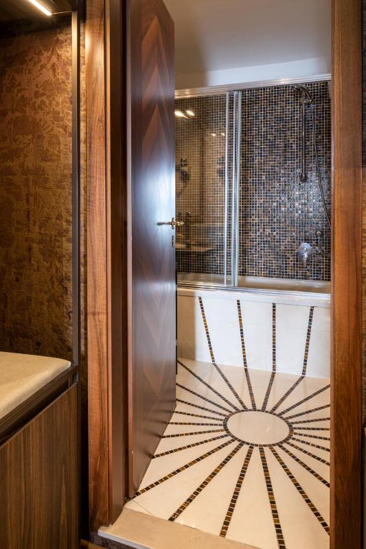 Deluxe Double Room with Lagoon View image 2