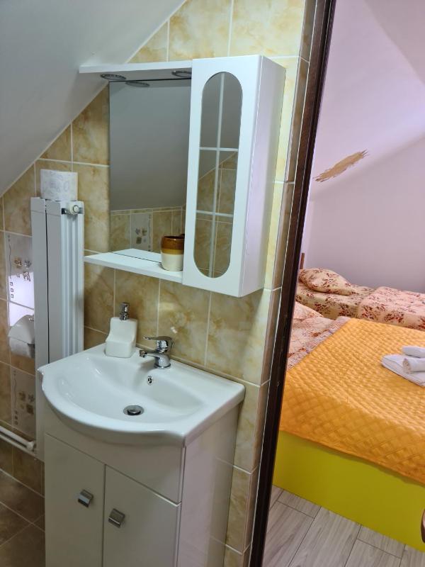 Triple Room with Private Bathroom image 3