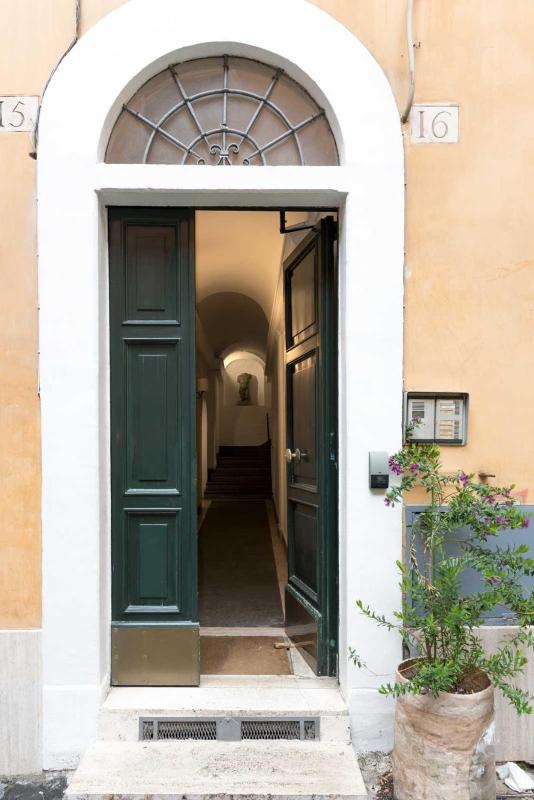 Triple Room - Dependence, Via Leonina 16 image 3