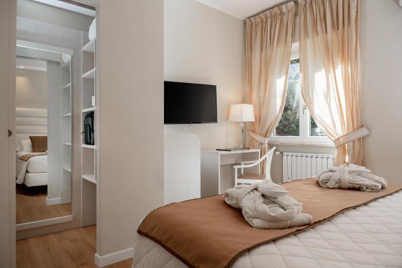 Double Room image 1