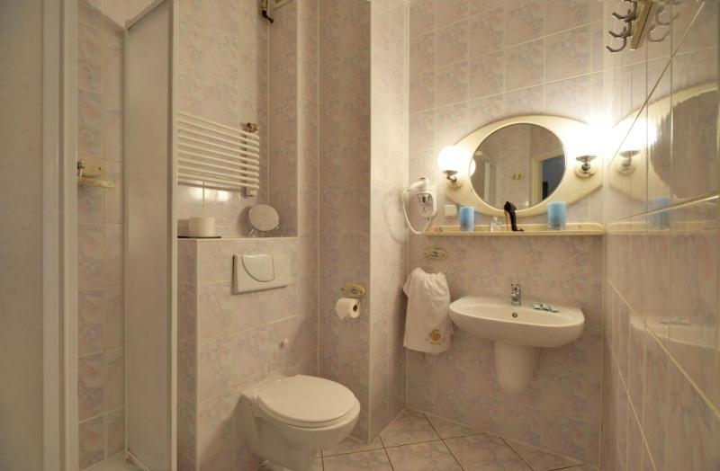Double Room image 4