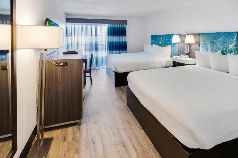 Tropical Seas Hotel - image 22
