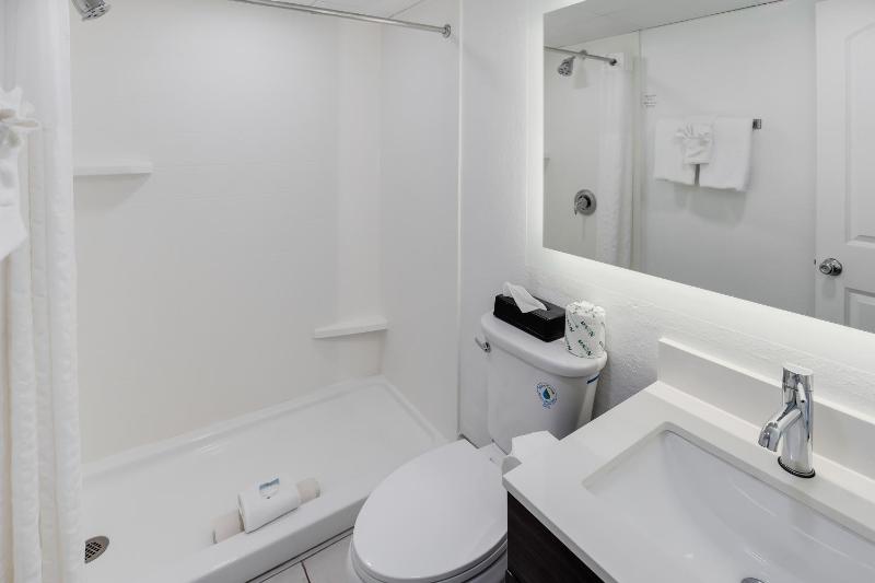 Tropical Seas Hotel - image 12