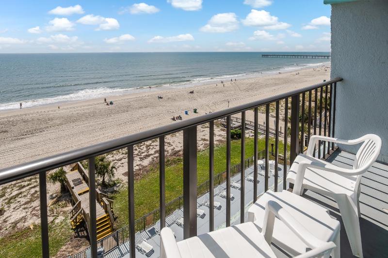 Tropical Seas Hotel - image 2