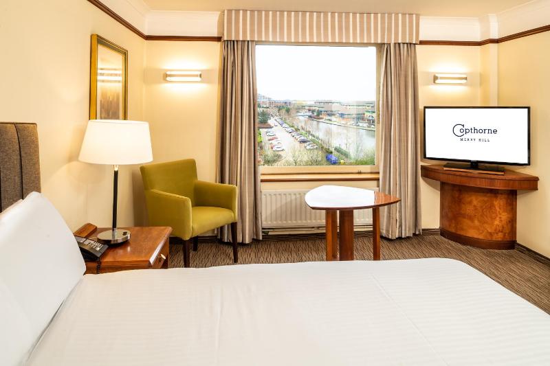 Standard Waterfront King Room image 3