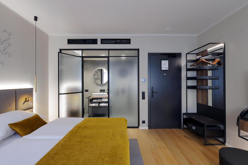 Superior Double or Twin Room image 4