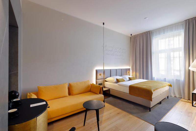 Deluxe Double or Twin Room image 1