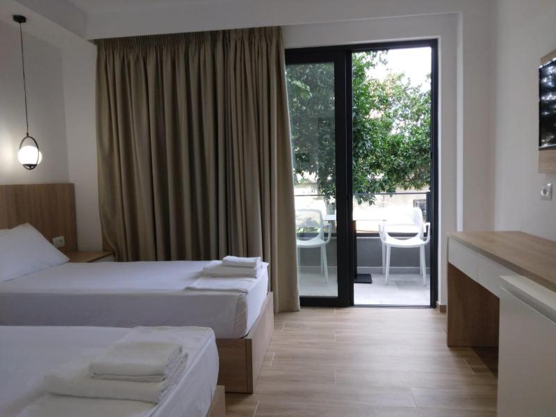 Double or Twin Room with Balcony - Ground Floor image 3
