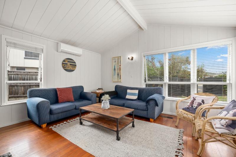 Mid-Century Charm - Taupo Holiday Home - image 7