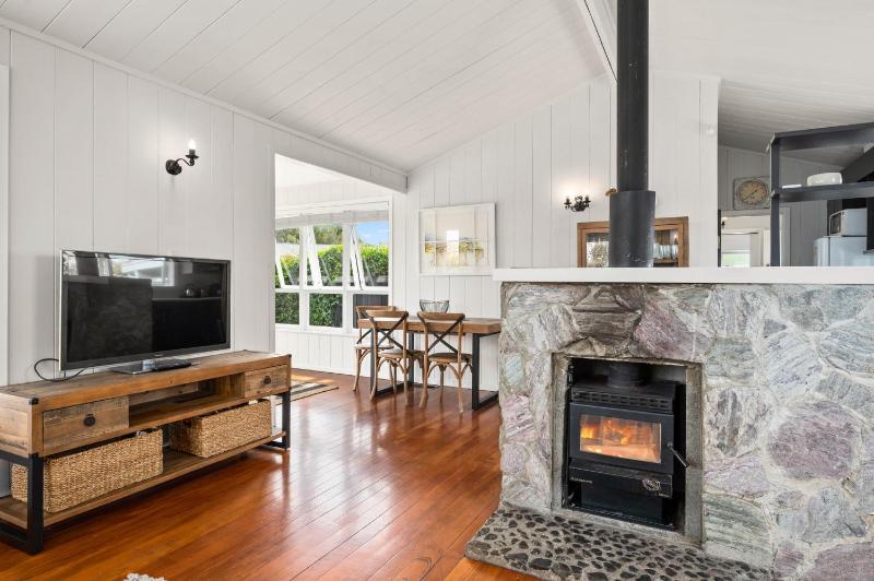 Mid-Century Charm - Taupo Holiday Home - image 18