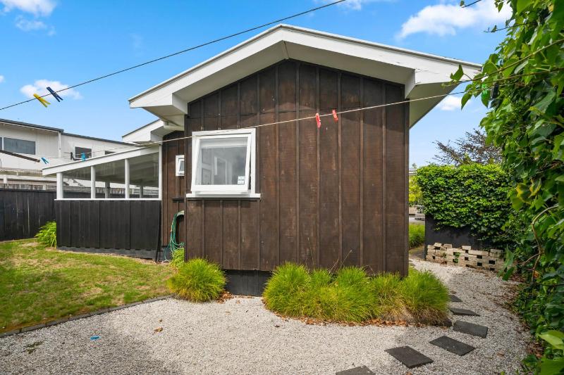 Mid-Century Charm - Taupo Holiday Home - image 15