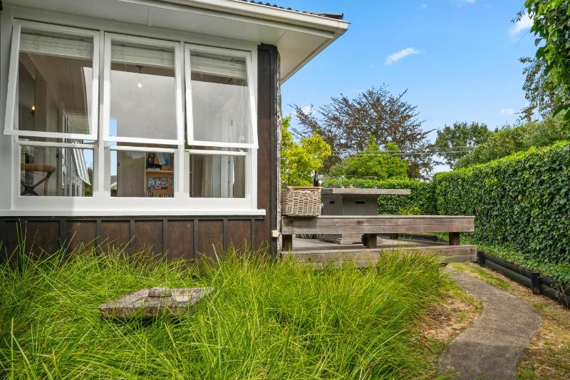Mid-Century Charm - Taupo Holiday Home - image 12