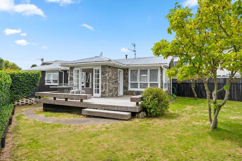 Mid-Century Charm - Taupo Holiday Home - image 14