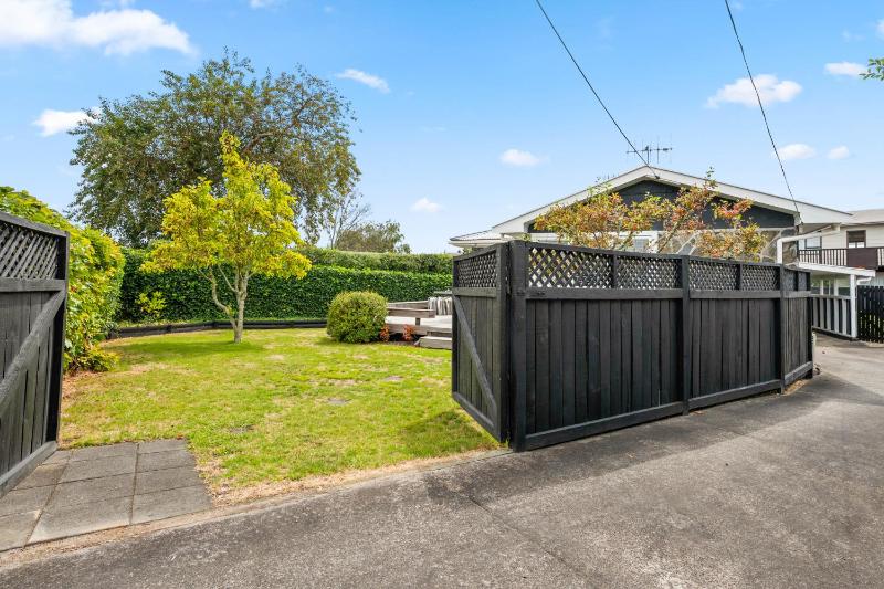 Mid-Century Charm - Taupo Holiday Home - image 9