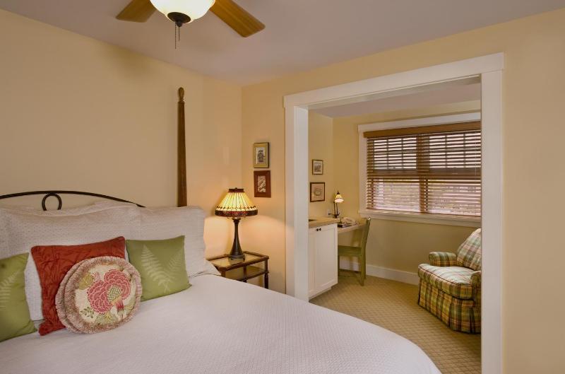King Room with Balcony image 1