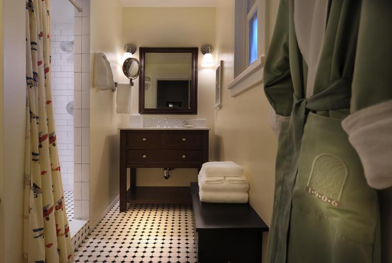 King Room with Spa bath image 2