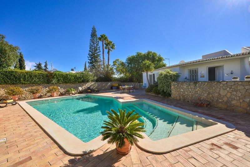 Three-Bedroom House with Swimming Pool image 2