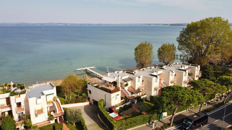 Lake Front Apartment - Direct Lake Access - image 23