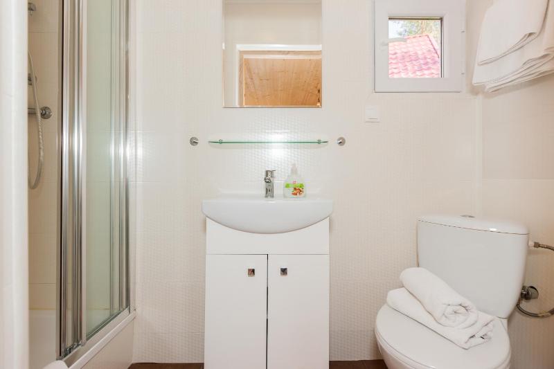 Chalet (6 Adults) image 2