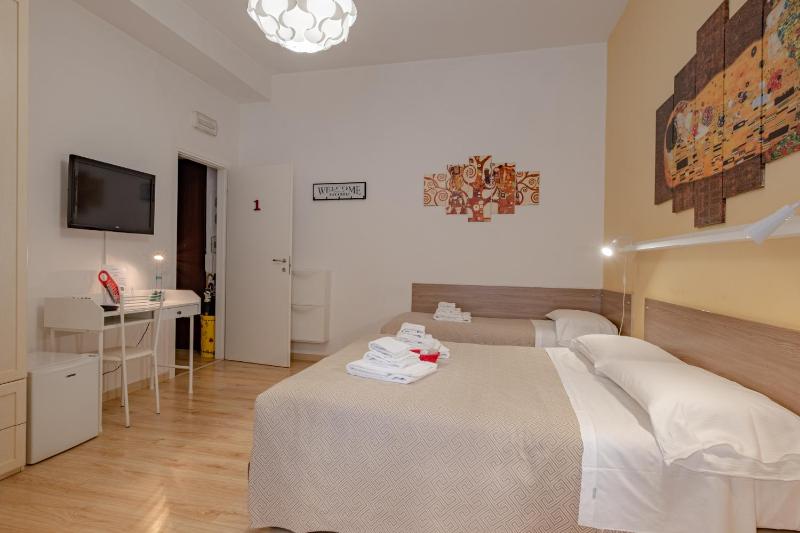 Quadruple Room with Private Bathroom image 3