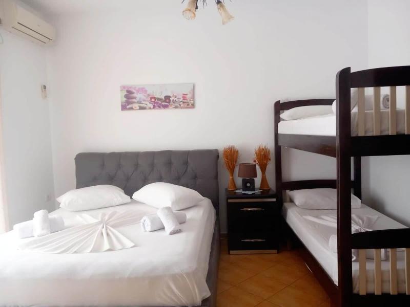 Triple Room with Balcony image 2