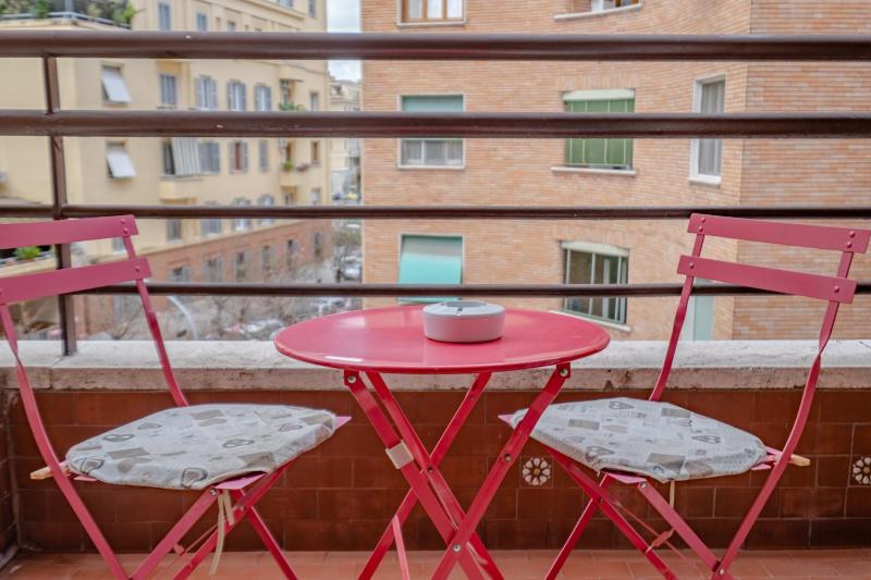 Double Room with Balcony image 4