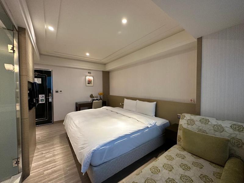Link World Hotel - image 12