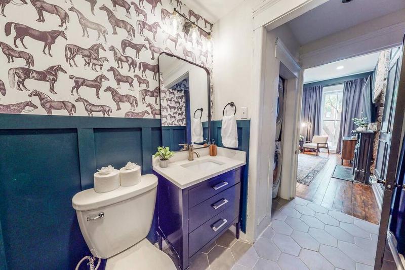 Luxury 8 Bed/4 Ba NuLu Home Private yard/parking - image 14