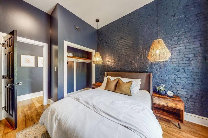 Luxury 8 Bed/4 Ba NuLu Home Private yard/parking - image 7