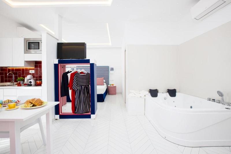 Pupatella Luxury Suite - image 12