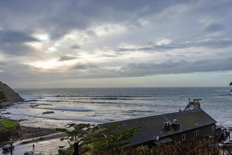 Superior Queen Room with Ocean View image 3
