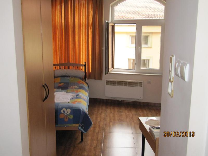 Twin Room image 3