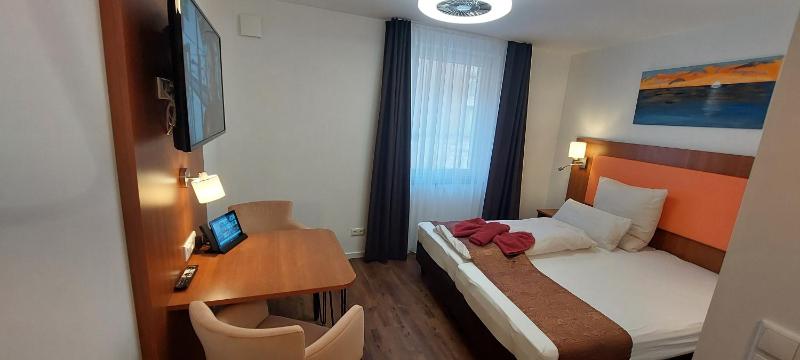 Deluxe Single Room image 3