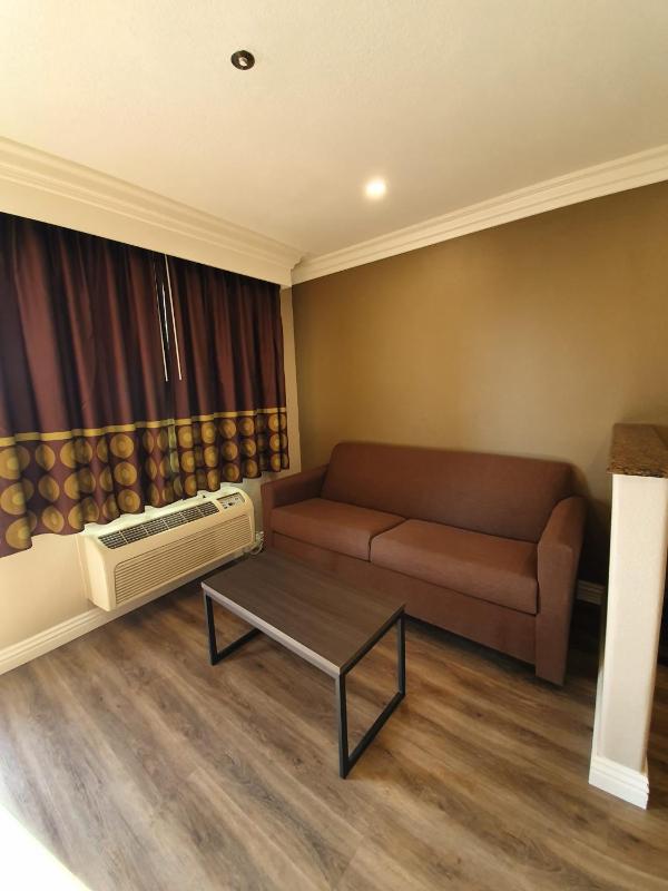 King Studio Suite - Non-Smoking image 1