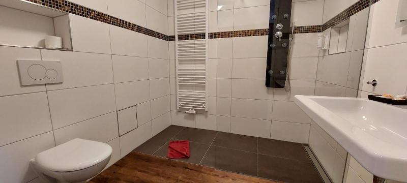 Deluxe Double or Twin Room image 3